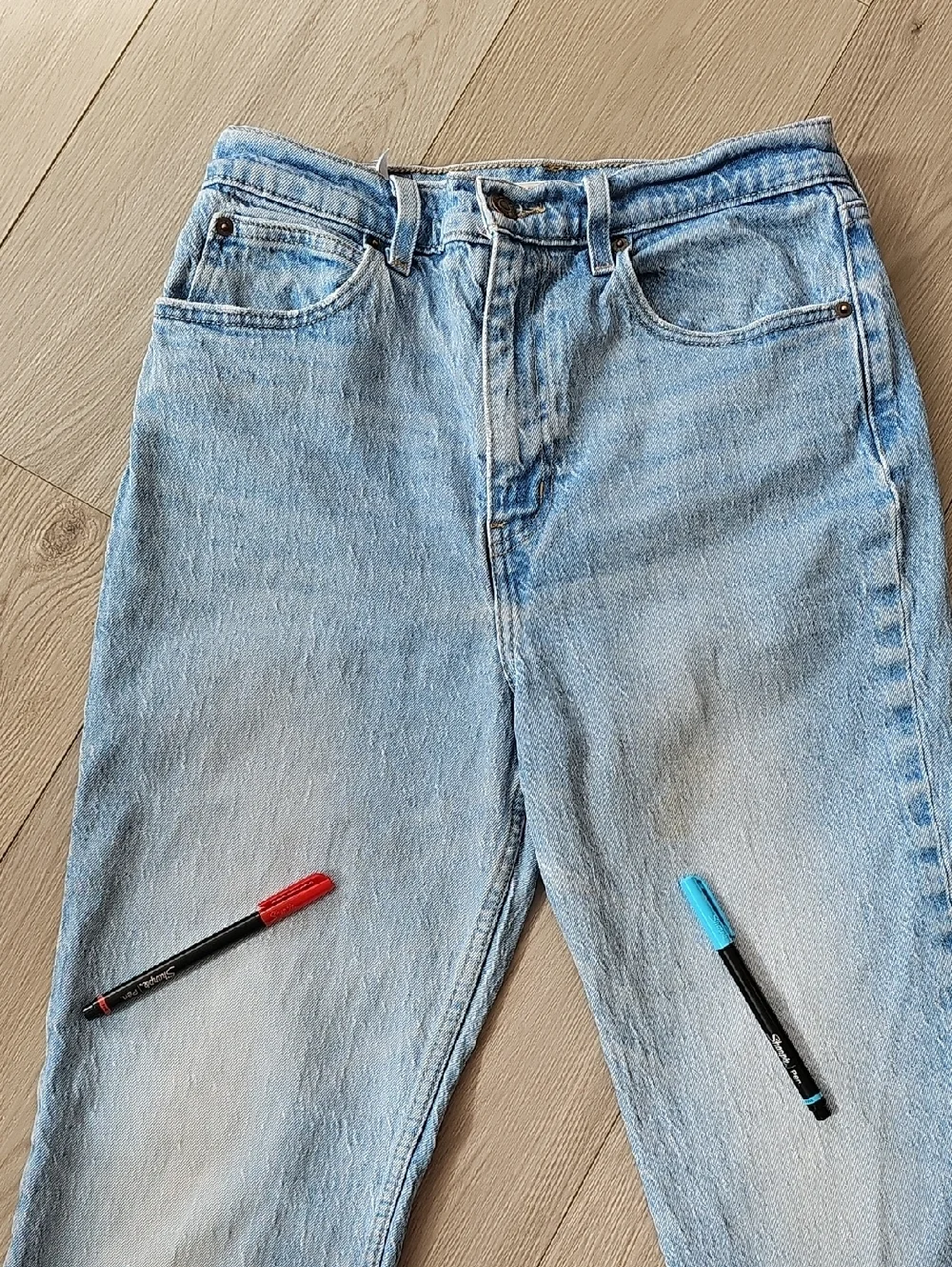 Levi's Premium 70s High Slim Straight Medium Wash Jeans, Sz 28 *Stains - Read - Picture 5 of 16